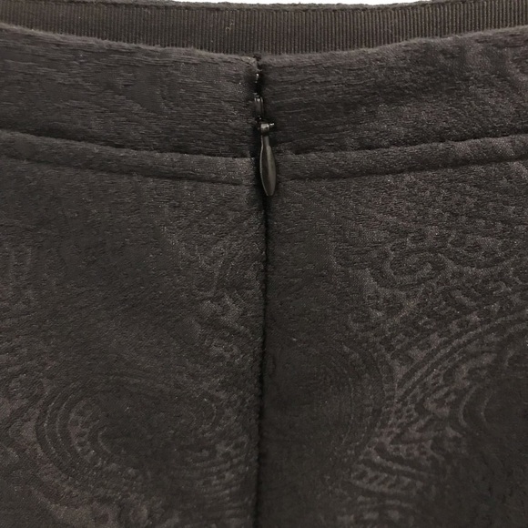 Carolina Herrera Paisley Embossed Pencil Skirt 4 black - Picture 6 of 9
